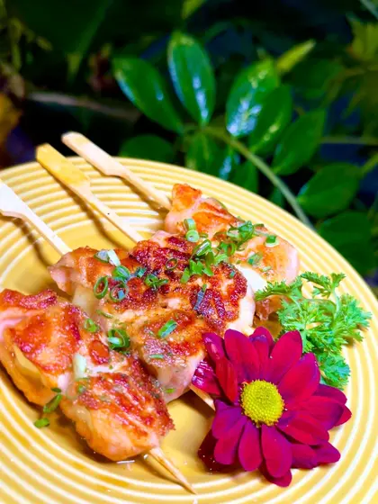 Espetinhos de salmão braseado com flor