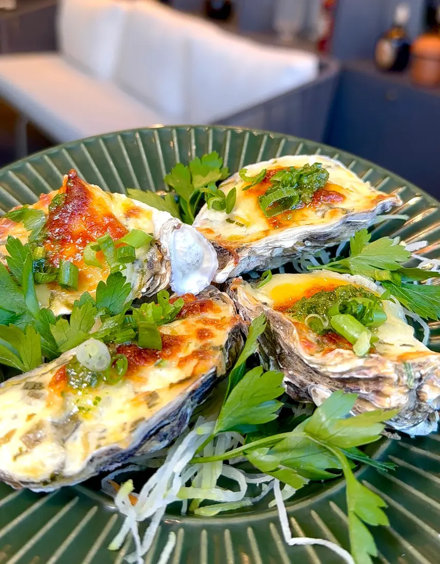 Ostras gratinadas com cebolinha