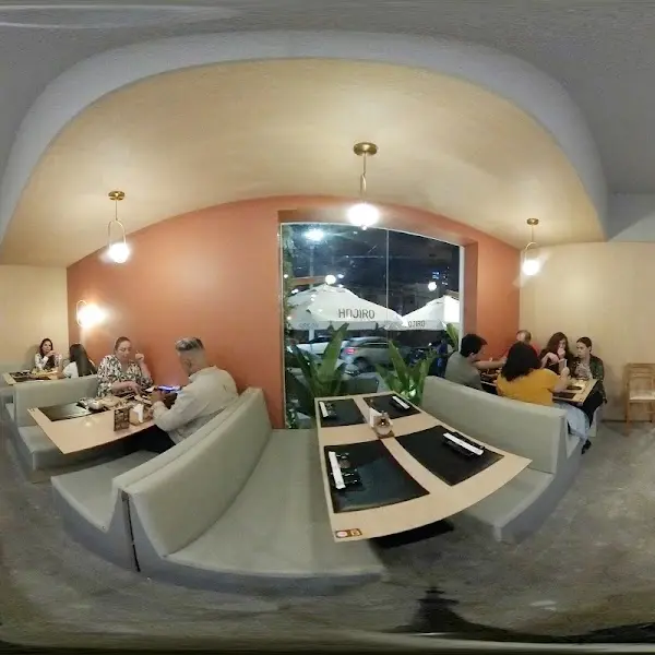 Salão interno do Hojiro Sushi